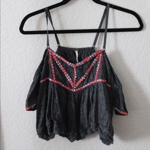 Off-the-shoulder Crop